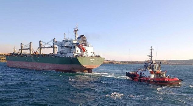 A giant ship ran aground in the Dardanelles Strait, traffic was stopped in both directions.