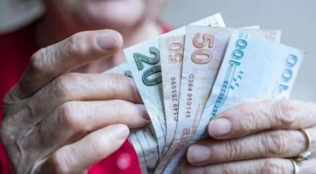 The regulation raising the minimum pension to 23,552 lira has taken effect.