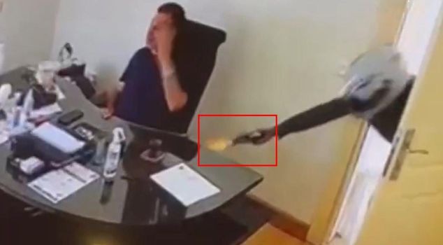Изображение, к сожалению, из Турции! Открыл дверь и нажал на курок несколько раз подряд