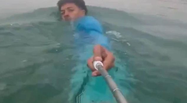 A migrant trying to cross the border by swimming at Sebte recorded those moments.