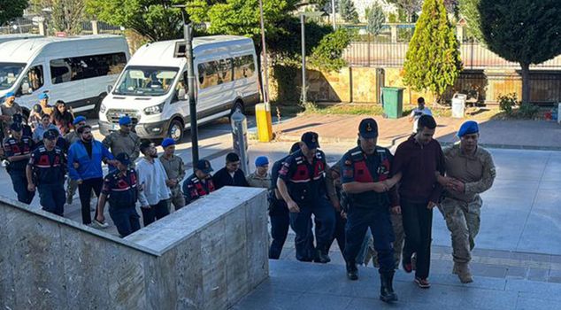 Those caught in the operation targeting individuals who were shown as insured at Uşak Municipality but worked in Özkan Yalım's businesses were taken to the courthouse.