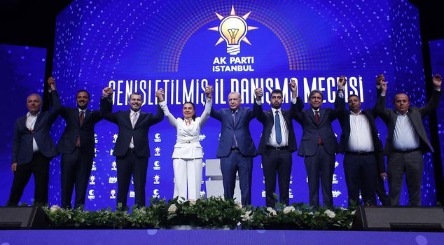 Three district mayors in Istanbul switched to the AK Party.