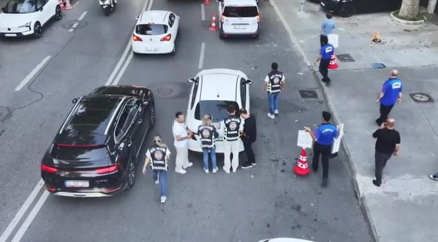 أصبحوا كابوس السائقين! ضربة ضد من يطلبون المال مقابل إيقاف السيارات في إسطنبول