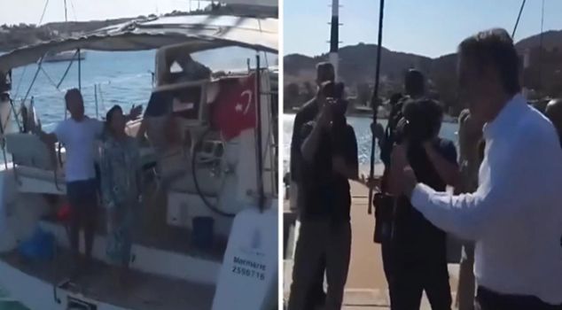 Surprise chat from Greek Prime Minister Mitsotakis with Turkish tourists