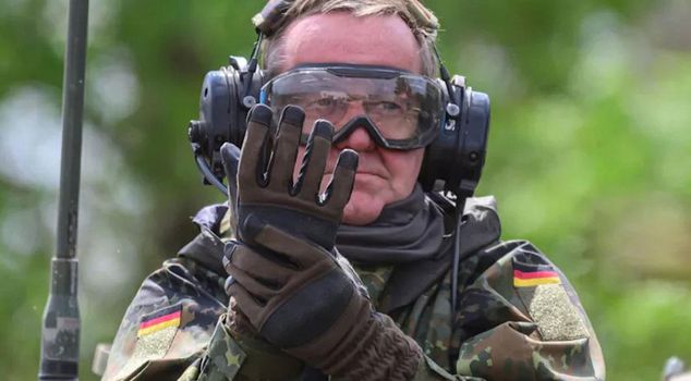 Министр обороны Германии Писториус проболтался: RCH-155 были поставлены в Украину 2 года назад