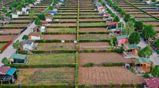 A new era for hobby gardens and bungalows! Land restrictions have changed.