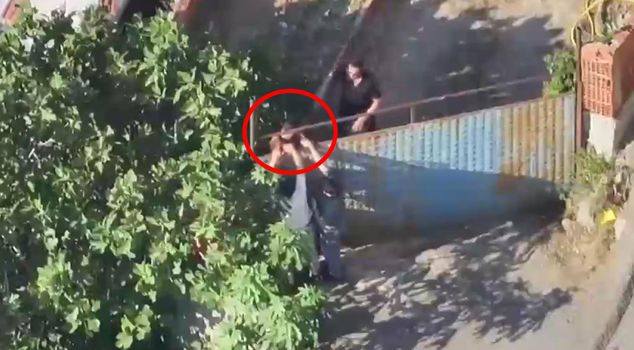 A prison fugitive, sought with a 15-year prison sentence, was caught in the house where he was hiding in Maltepe.