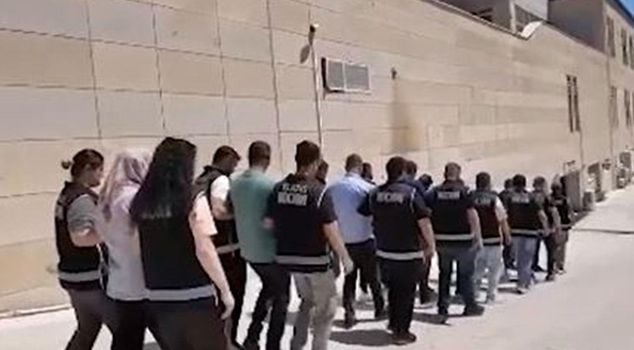Записка о самоубийстве привела в действие группы реагирования, обнаружена активность движений имущества на сумму 1 миллиард лир