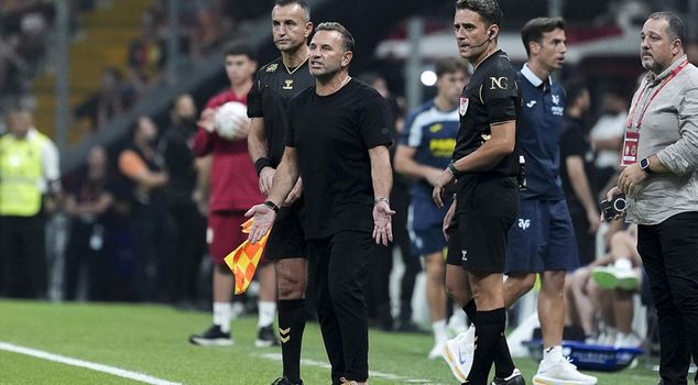 After seeing the red card, Okan Buruk made a controversial decision.
