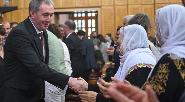 DEM Party member Tuncer Bakırhan explained the 'Terror-Free Turkey' law with a Kurdish aphorism.