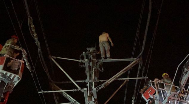 Incident that locked down transportation in Bursa: He said, 'I have enemies,' and climbed a pole.