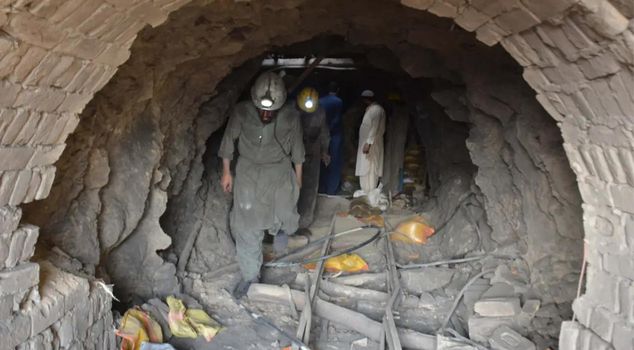 Illegal mining in South Africa has turned into a massive security crisis: 14 miners have died