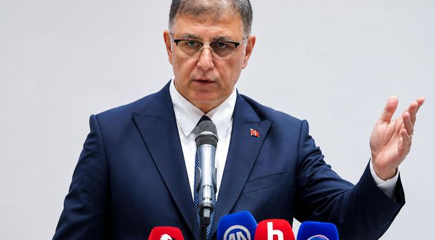 Izmir Metropolitan Municipality Mayor Cemil Tugay was re-added to the WhatsApp group of the CHP, which he had left.