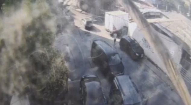 In Şişli, the families of a divorced couple clashed; the woman was injured with a pistol grip.