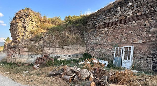Ugly attack on historic Iznik walls on UNESCO list