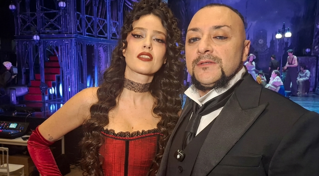 Pelin Akil fell repeatedly on stage.