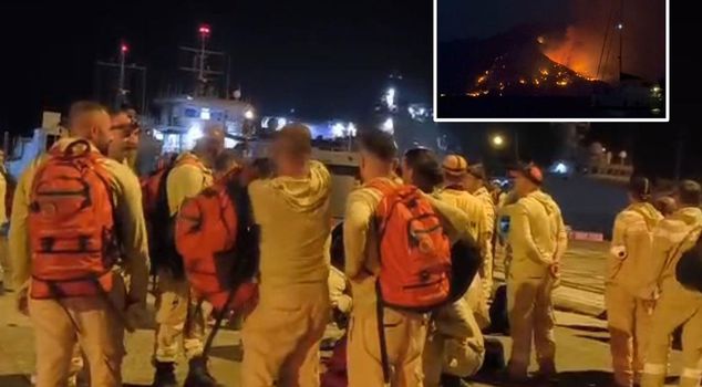 In Marmaris, water tankers are heading to the fire zone via landing craft.