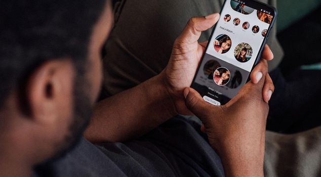 He went out to dinner with a woman he met on a dating app and was shocked when he saw the bill.
