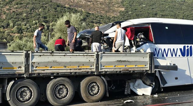 خبر سيئ للممثل الشهير من حادث الحافلة الذي أودى بحياة شخصين! شقيقه في العناية المركزة
