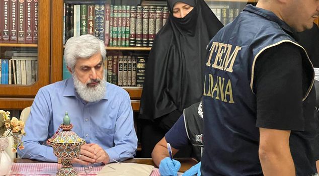 The moments when Alparslan Kuytul and his wife were detained.
