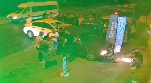He did not heed the 'stop' warning and turned the place into a battlefield: Drunk driver plowed into 4 vehicles