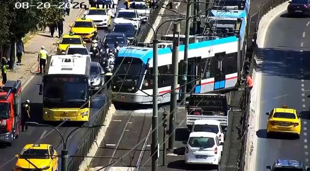 Tram derailed in Beyoglu: Passengers evacuated