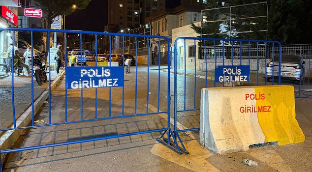 A fugitive caught in Esenyurt attempted suicide in custody and died in the hospital.