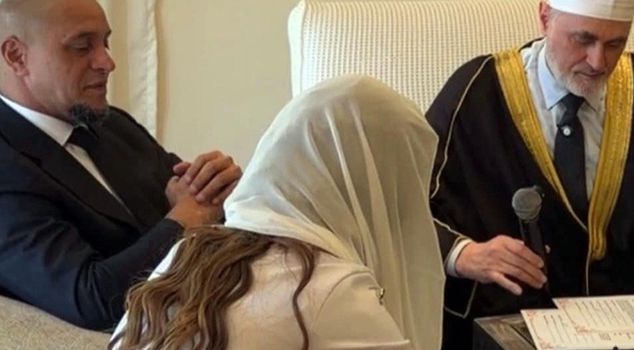 Roberto Carlos's wife, whom he keeps away from the public eye, has emerged, denying claims that he 'became a Muslim'.