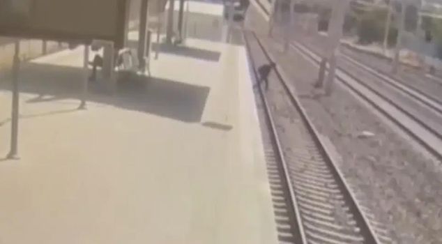 A doctor who jumped onto the train tracks in Ankara lost his life.