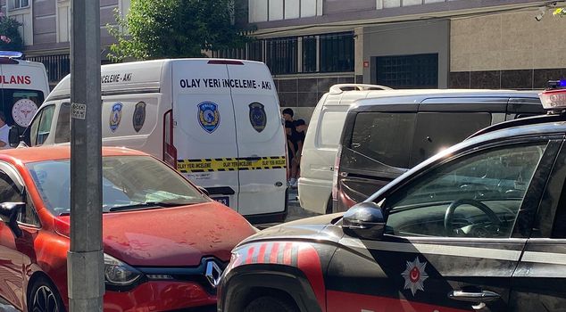 A person was found dead with their throat cut at their home in Gaziosmanpasa.