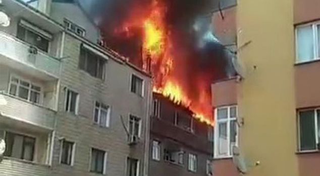 Пожар на крыше в Газиосманпаше: пламя перекинулось на соседнее здание