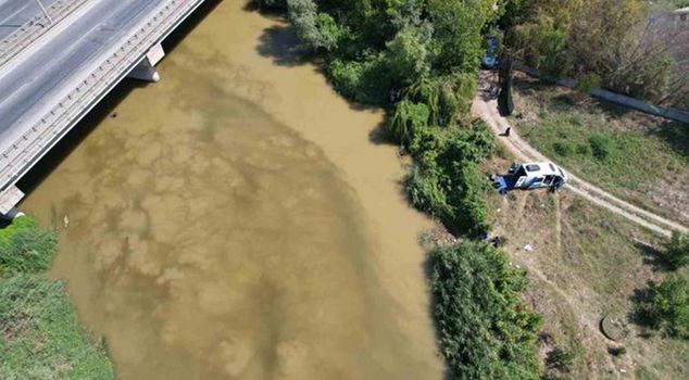 The lifeless body of the young man who jumped into the river in Sakarya was found.