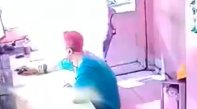 Explosion moment at factory in Samsun captured on camera: 2 injured