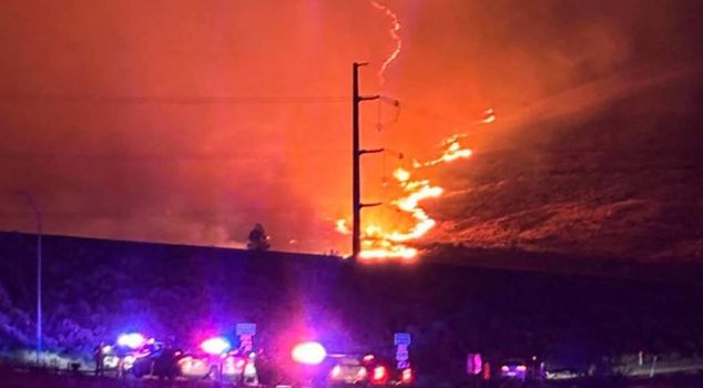 The US is experiencing hell: The Hawk fire is growing
