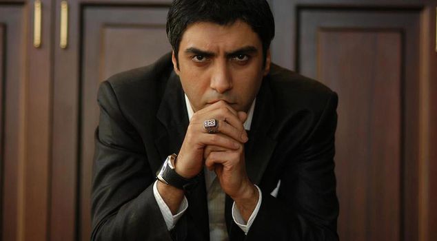 Necati Şaşmaz, the Polat Alemdar of The Valley, toured Ahlat with his children.