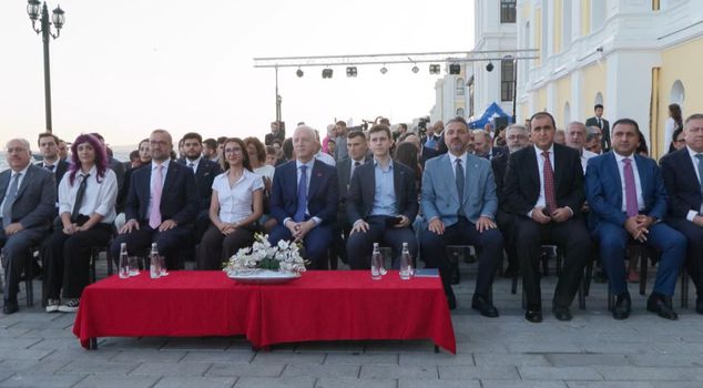 3 students who ranked first in Türkiye in the YKS were gifted Togg vehicles.