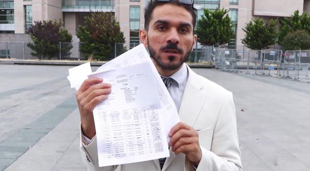 Scammed by his father-in-law! 