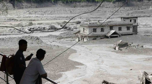 The death toll from flooding in Nepal has risen to 270.