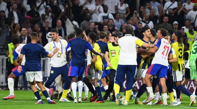 بعد مباراة ليون وفنربخشة، قرار صادم من UEFA
