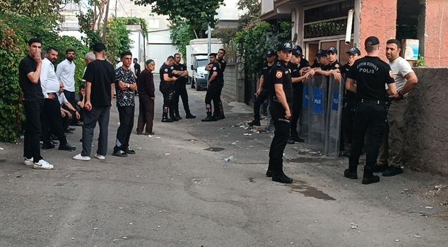 В Бэтмене убил мать и выбросил её в мусорный контейнер, затем пришёл в полицию и сдался.