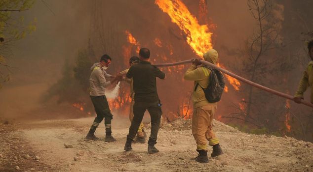 8th hour in the fire on the Muğla-Antalya line: The fight against the flames continues