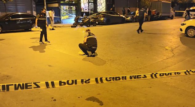 Armed attack on a cafe in Bayrampasa: 3 injured