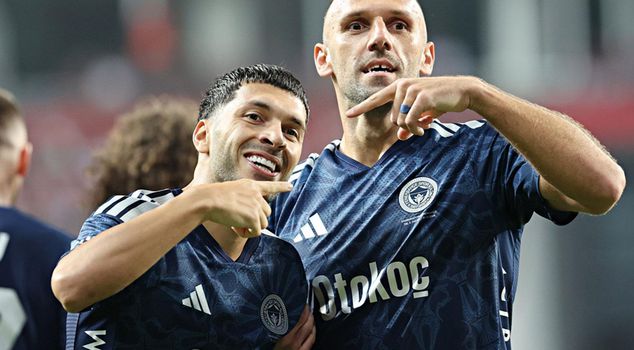 Fenerbahce shifted into fifth gear ahead of the Besiktas derby.
