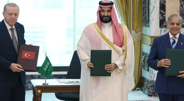 Makkah Defense Committee held its first meeting in Istanbul.