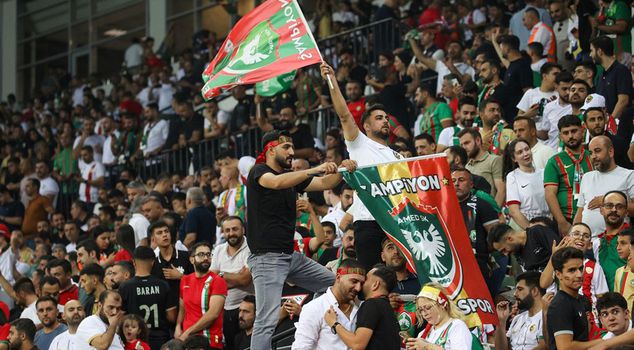Before the Amedspor-Trabzonspor match, the stands became one voice.