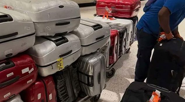 Our national star returned to the USA with 16 suitcases! Onlookers couldn't hide their astonishment.