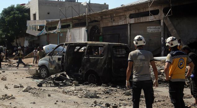 قتل 5 أشخاص نتيجة انفجار سيارة محملة بالذخيرة في محافظة إدلب السورية.