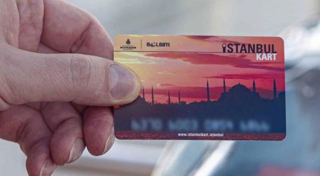 Beşiktaş's star discovers Istanbul like this! He took the IETT and went to Taksim.