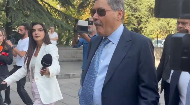 Her appearance in front of the courthouse had caused a stir! Gökçek broke his silence.