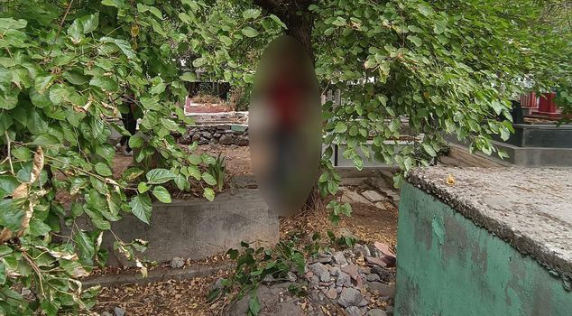في ديار بكر، عُثر على شخص ميتاً معلقاً على شجرة في المقبرة